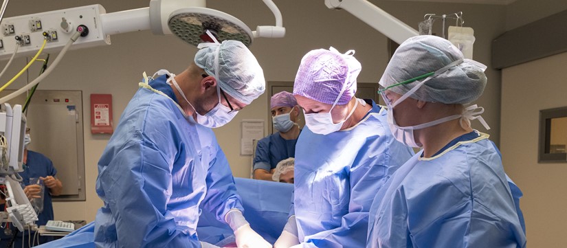 Medewerkers Van De Operatiezaal Zijn Aan Het Werk